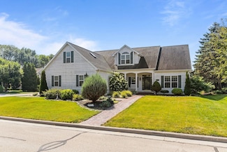 825 Yorkshire Rd, Neenah, WI 54956