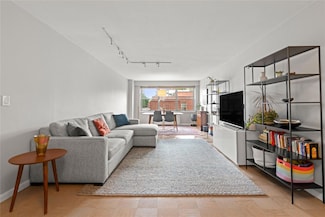 70-31 108th St Unit 3H, Forest Hills, NY 11375