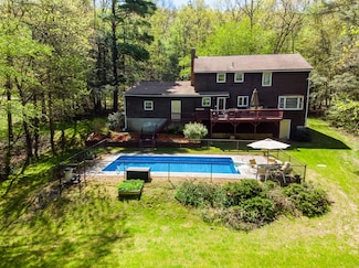 17 Glendale Rd, Fiskdale, MA 01518