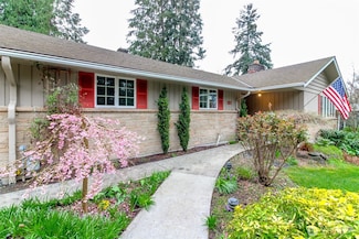 217 SW 176th St, Normandy Park, WA 98166