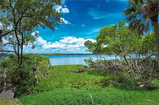 160 Bayshore Dr, Terra Ceia, FL 34250