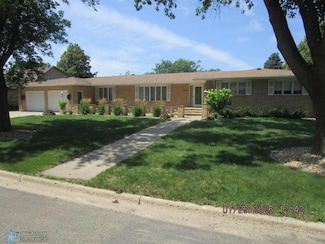1029 Valley St, Wahpeton, ND 58075