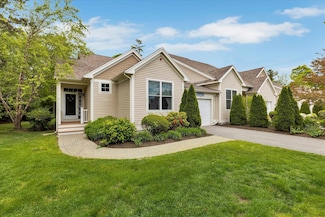 17 Chadwick Ct, Mashpee, MA 02649