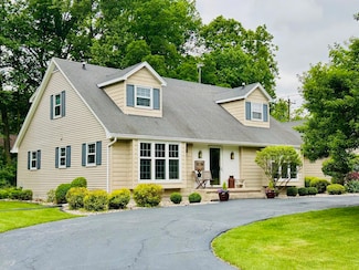 11 Meadowbrook Ct, Appleton, WI 54914