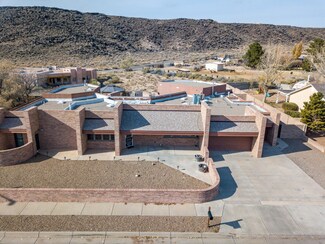 6815 Tesuque Dr NW, Albuquerque, NM 87120