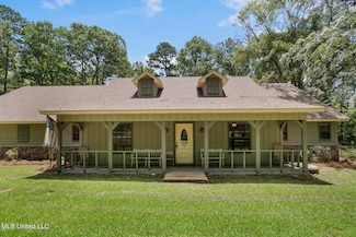 809 S Springlake Cir, Terry, MS 39170