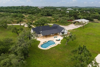 333 Stallion Ln, Dripping Springs, TX 78620