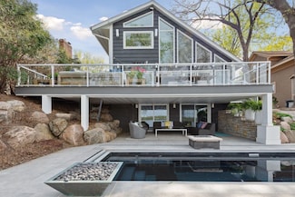 176 Peninsula Rd, Minneapolis, MN 55441