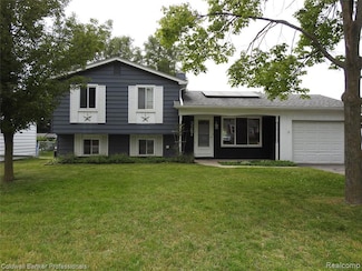 3267 van Campen Dr, Waterford, MI 48329