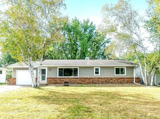 2050 Carnelian Ln, Saint Paul, MN 55122