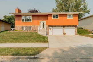 928 Senate Dr, Bismarck, ND 58501