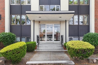 50 Tuttle St Unit 6, Wakefield, MA 01880