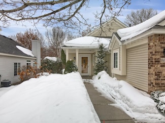 8850 Compton Ln, Inver Grove Heights, MN 55076