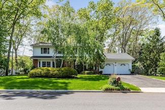 18 Stuyvesant Cir E, East Setauket, NY 11733