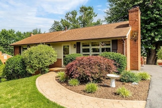 304 Burnley Dr, Staunton, VA 24401