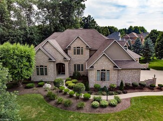 4876 Nobles Pond Dr NW, Canton, OH 44718