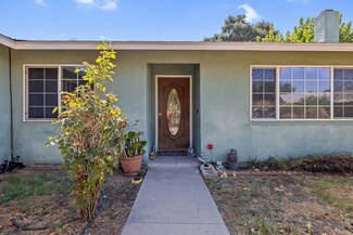 437 E Oakridge Ct, Visalia, CA 93291