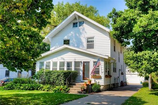 718 33rd St, Des Moines, IA 50312