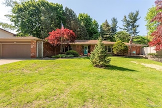 4371 Waverly Dr, Waterford, MI 48329