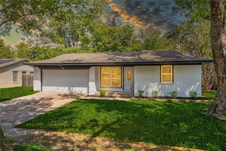 1504 Nichols St, Ennis, TX 75119