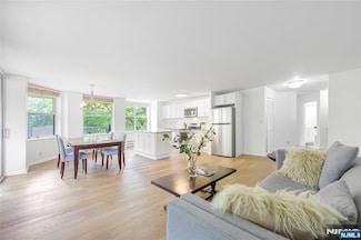 100 Grand Cove Way Unit 2D, Edgewater, NJ 07020