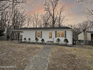 198 Lemon Rd, Farmingdale, NJ 07727