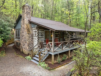 32 Log Cabin Dr, Maggie Valley, NC 28751