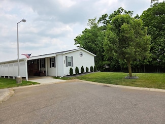 13541 Austin Ct, Hartland, MI 48353
