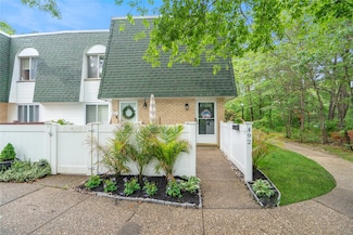 492 Daryl Dr, Medford, NY 11763
