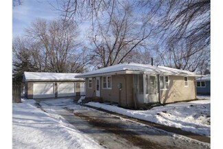 820 S 5th St, Carlisle, IA 50047