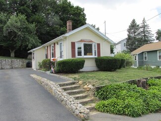9 Cross St, Hopedale, MA 01747