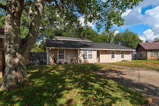 714 Clark Dr NW, Fort Walton Beach, FL 32547