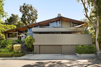 1256 Club House Dr, Pasadena, CA 91105