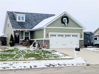 176 Brooke Woode Dr, Brookville, OH 45309