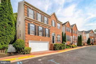 7013 Stone Inlet Dr, Fort Belvoir, VA 22060