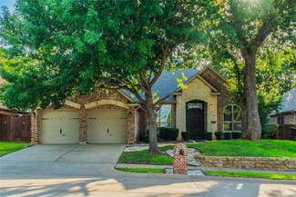 121 Red Bluff Dr, Lake Dallas, TX 75065