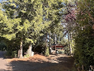 151 Outer Dr, Florence, OR 97439