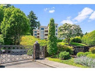 766 NW Westover Square, Portland, OR 97210