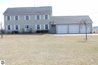 2677 W Humphrey Rd, Ithaca, MI 48847