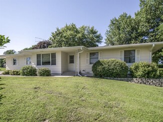 4029 Old Ferry Rd, Palo, IA 52324