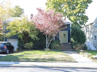 82 Church St, Fair Haven, NJ 07704