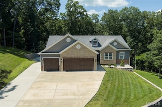 1421 Paradise Valley Dr, High Ridge, MO 63049