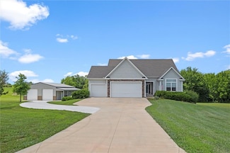 17311 Blue Moon Ln, Tonganoxie, KS 66086