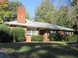 81 E Monroe Ave, Warsaw, VA 22572