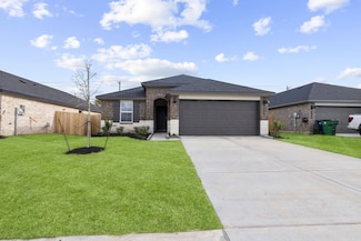 313 Emma St, Angleton, TX 77515