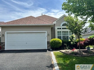 12 Esplanade Dr, Somerset, NJ 08873