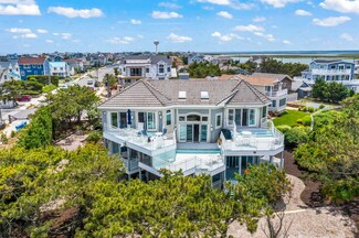 400 Commonwealth Ave, Strathmere, NJ 08248