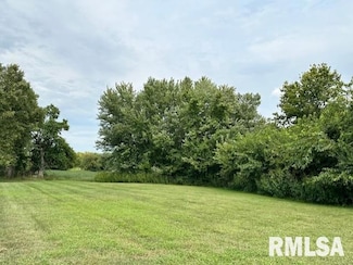 22 Southland Park Dr, South Jacksonville, IL 62650