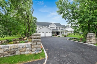 240 Fort Hill Rd, Scarsdale, NY 10583