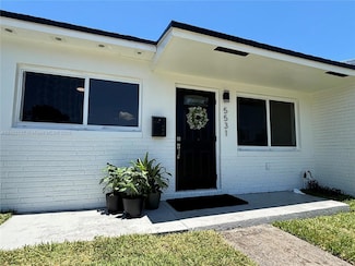 5531 SW 38th St, West Park, FL 33023